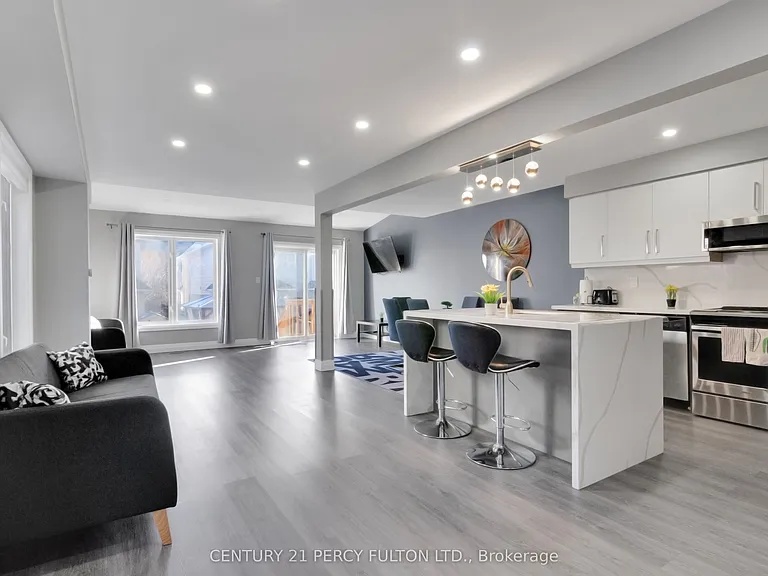 19 Odessa Cres — Photo 6