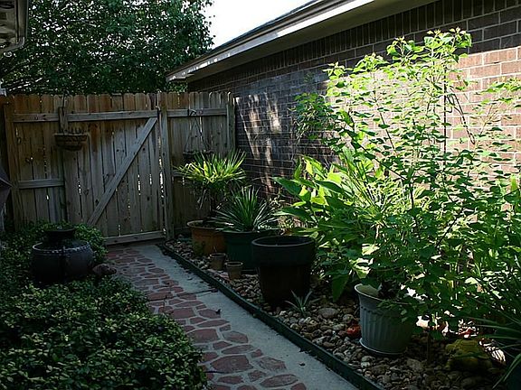4th image of 426 Cherry Laurel Dr