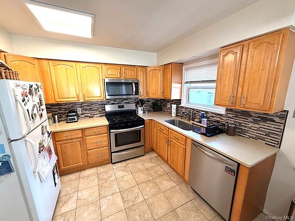 4th image of 101 Harding Ave APT 2