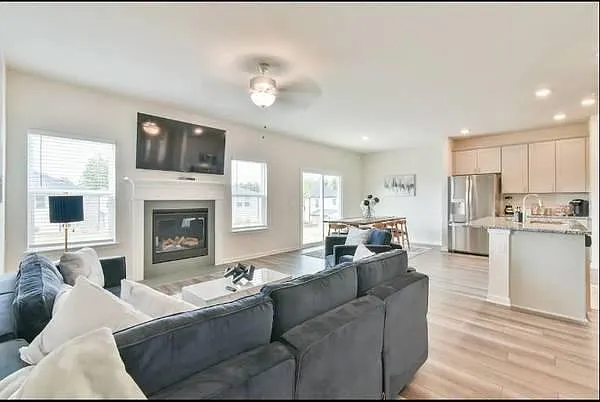 5 bed, 2674 sqft, $3,500 — Photo 3
