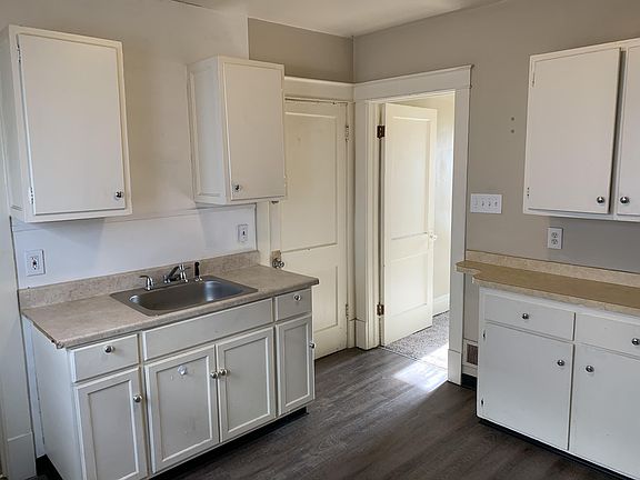 3rd image of 205 22nd St