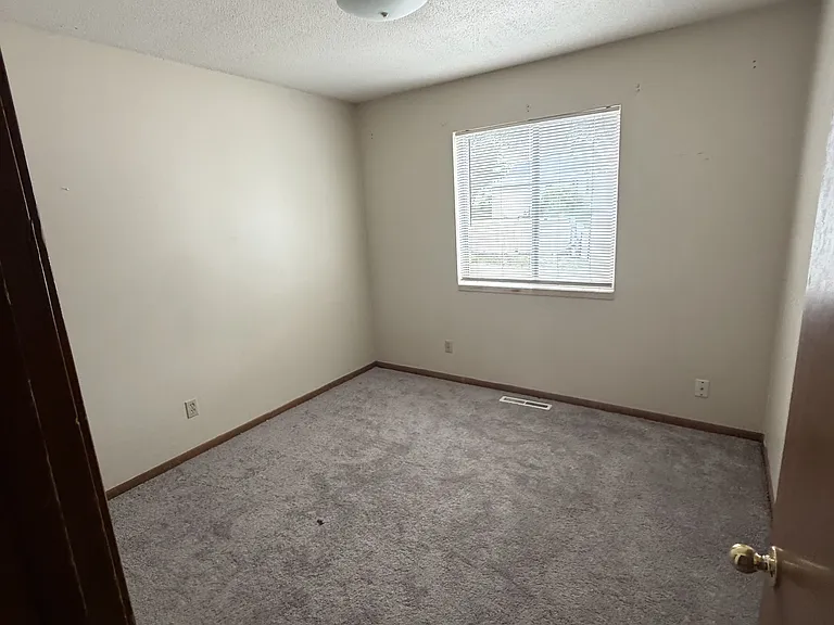 708 E Walnut St #101 — Photo 5