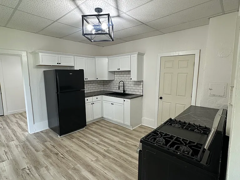 802 Henry St #804 — Photo 5