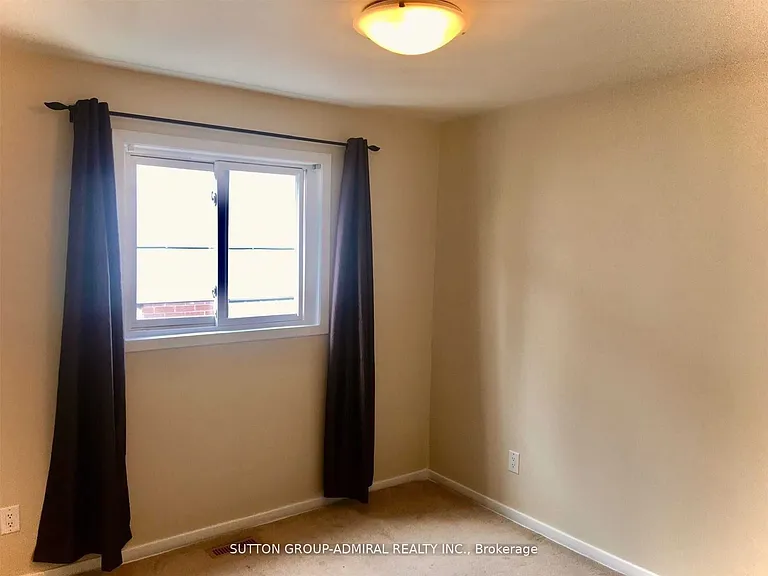 4 Nootka Cres #2 — Photo 20