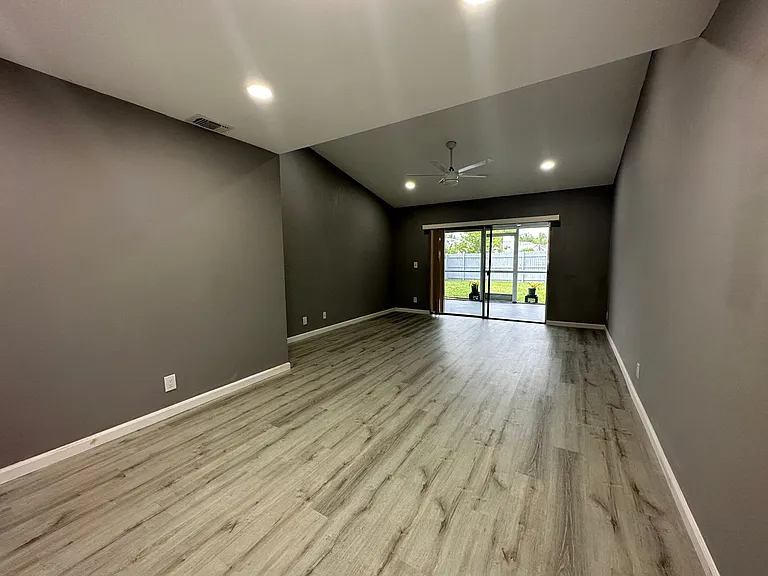 139 Deerfield Ct — Photo 13