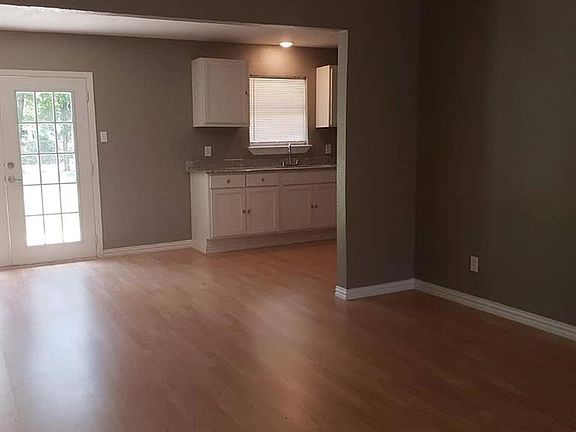 4th image of 4724 Forest Wood Dr