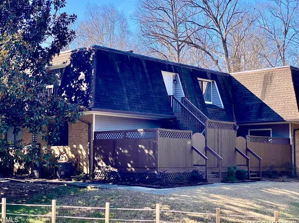 215 Summerwalk Cir, Chapel Hill, NC 27517