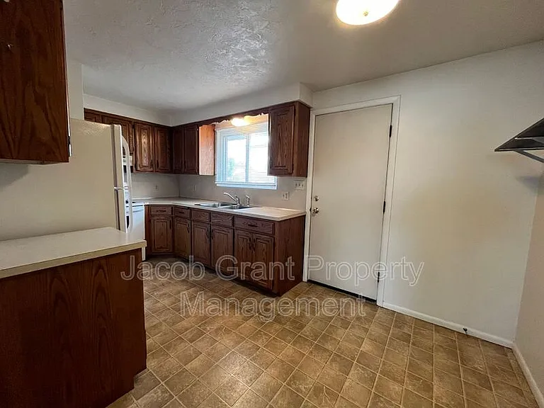 143 W Fremont Ave #1 — Photo 4