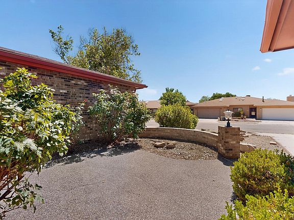 4th image of 9214 Admiral Lowell Pl NE
