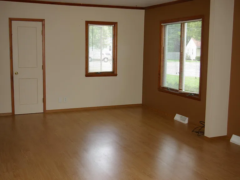 1424 Waukechon Rd — Photo 3