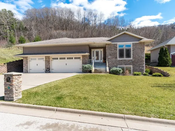 418 Red Apple Dr, La Crescent, MN 55947
