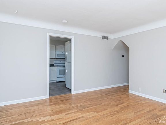 3rd image of 3357 Beaumont Ave
