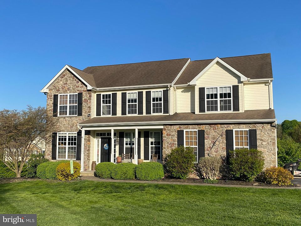 1st image of 9 Peacedale Ct