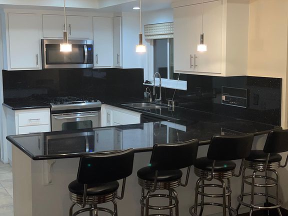 breakfast bar / chairs