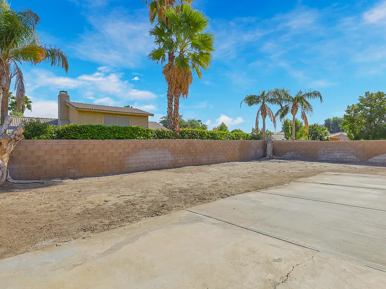 45930 Las Colinas — Photo 28