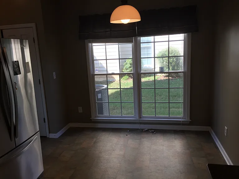 6075 Pattingham Dr — Photo 36