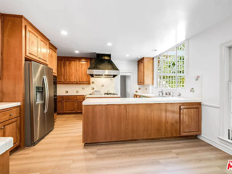 809 N Bedford Dr — Photo 12