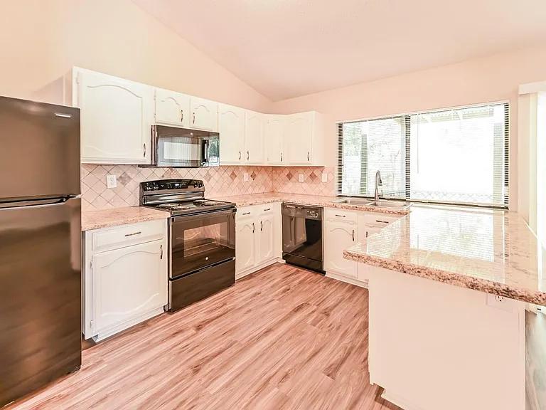 22710 Melham Ln — Photo 5