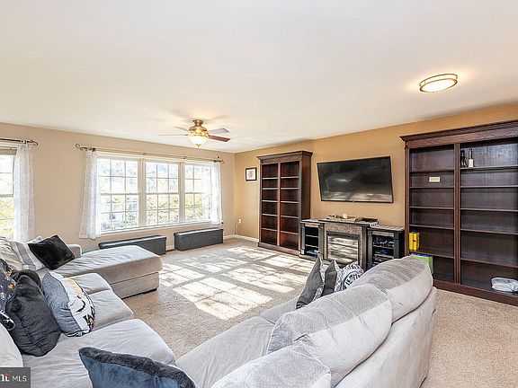 4th image of 57 Effie Ln