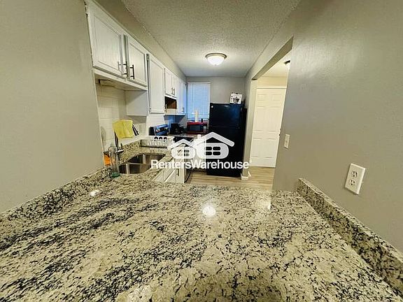 5th image of 1611 Glenwood Ave APT 2