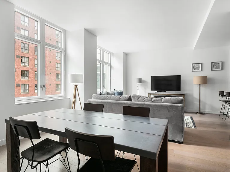 305 E 51st St #5B — Photo 2