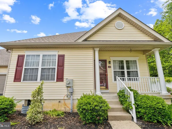 22 Regents Ct, Bensalem, PA 19020