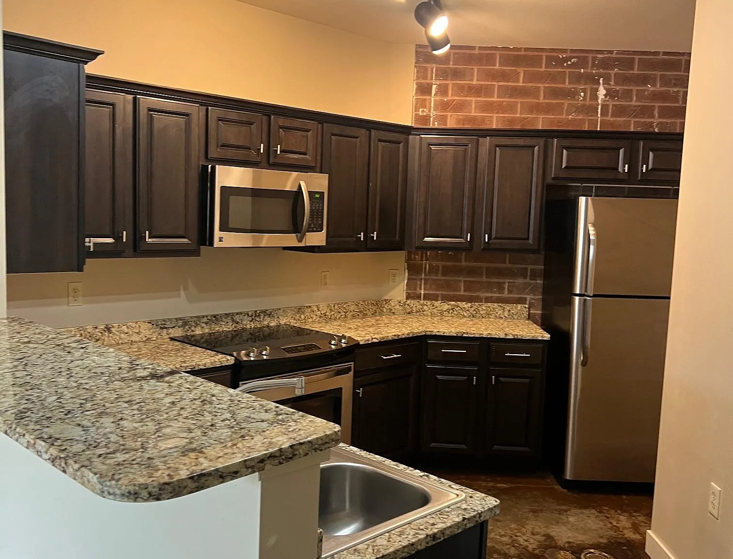2 bed, $1,600 — Photo 2