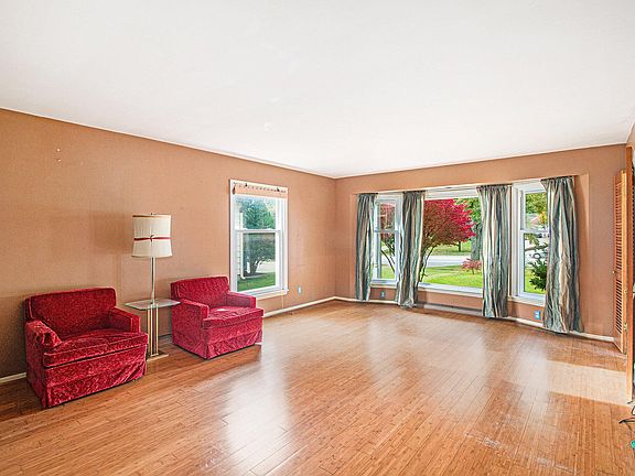 5th image of 1821 Lake Michigan Dr NW