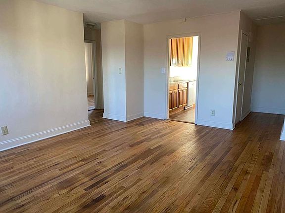 4th image of 20-51 Crescent St #B3