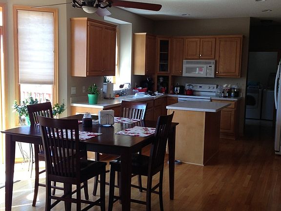 kitchen/dining combination