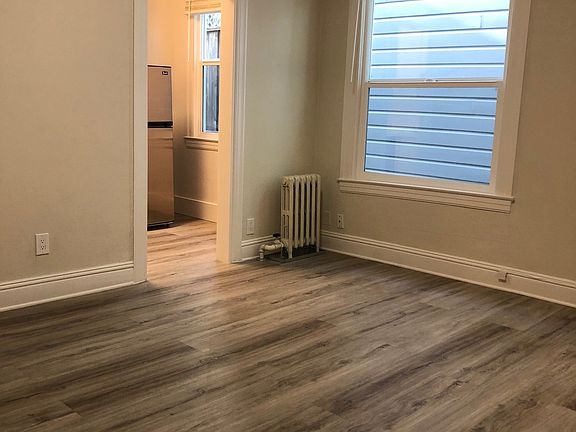 2nd image of 4740 Balboa St #204