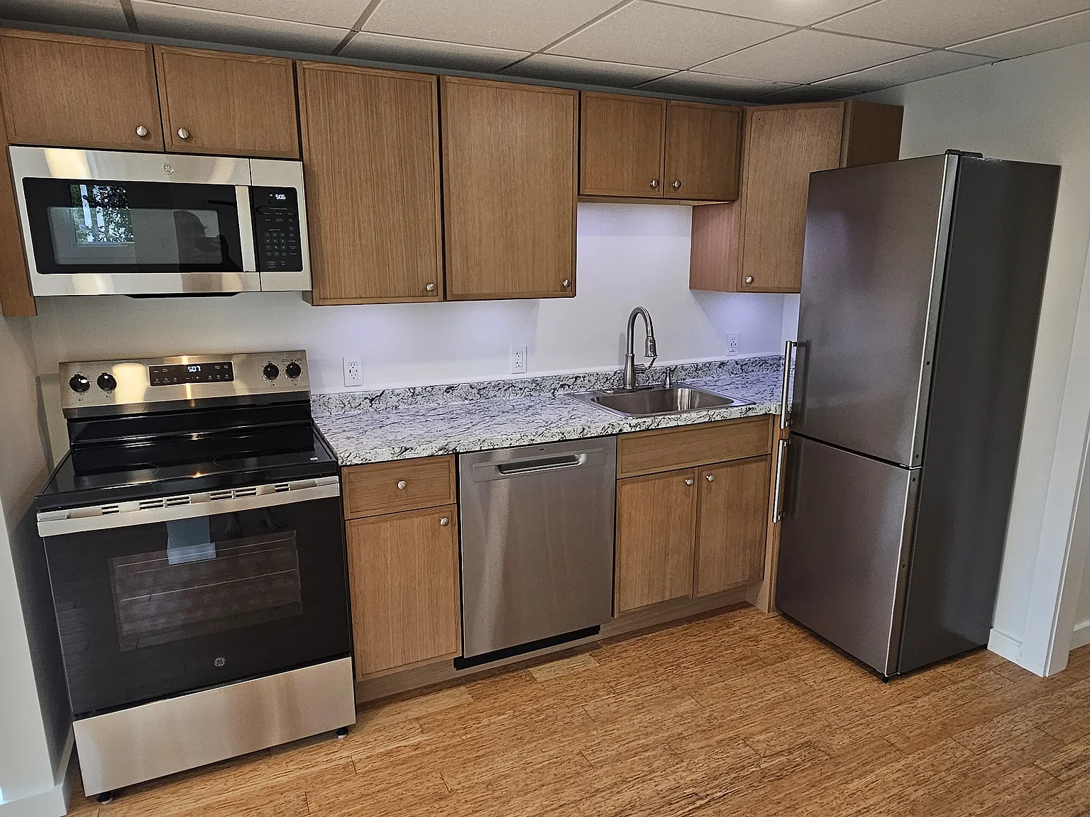 Studio, 850 sqft, $2,500 — Photo 1