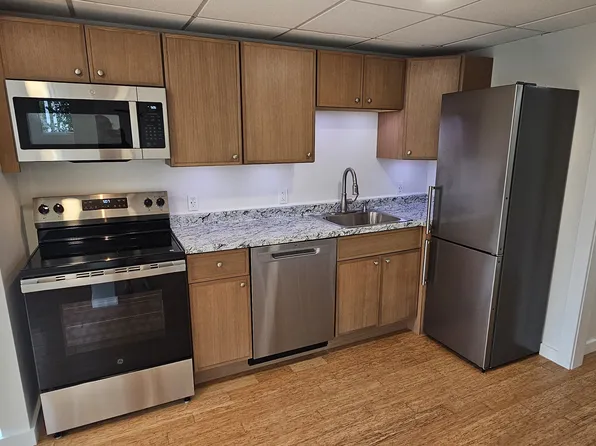 11 Bridge St #11B, Kittery, ME 03904