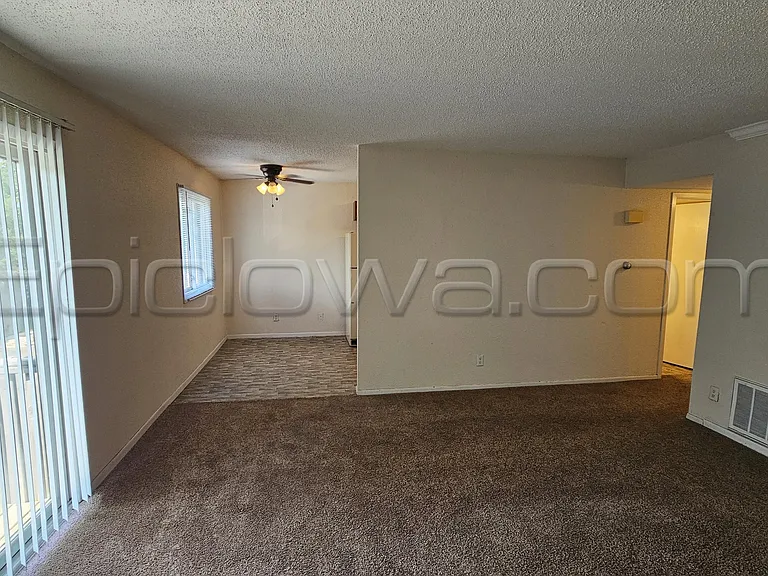 1228 O Avenue Pl NE — Photo 1