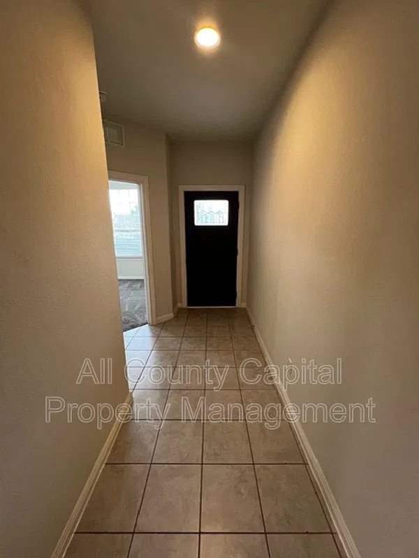 4 bed, 2.0 bath, 1848 sqft, $2,245 — Photo 2