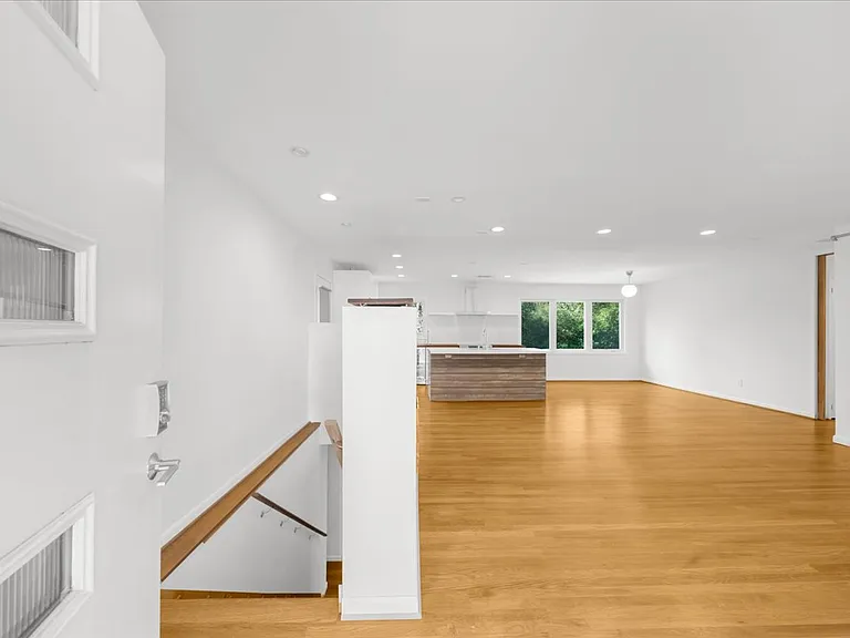 2420 Cove Cir — Photo 6