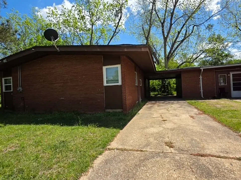 1908 S Skylane Dr