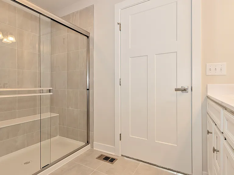 Modern Bathroom Oasis