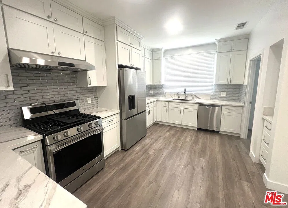 5 bed, 3.5 bath, 3083 sqft, $9,500 — Photo 4