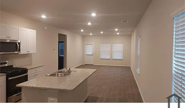 4 bed, 2189 sqft, $2,500 — Photo 3