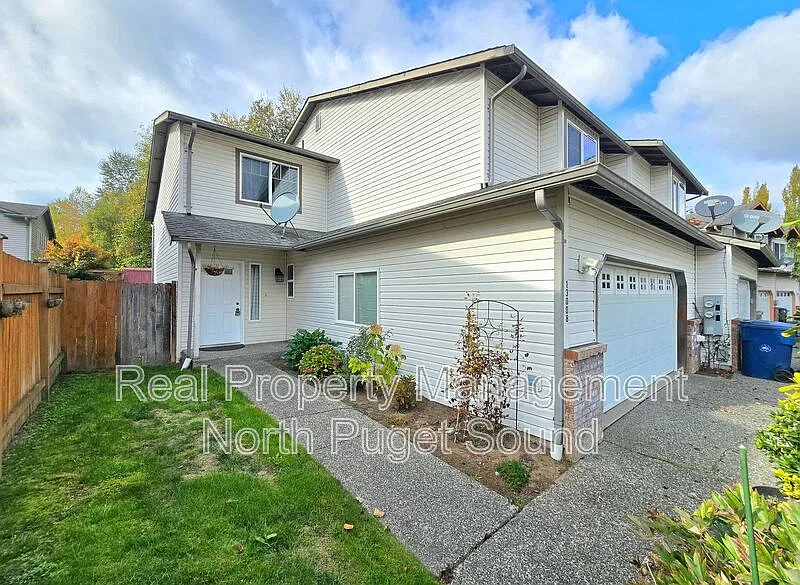 3 bed, 2.5 bath, 1572 sqft, $2,895 — Photo 2