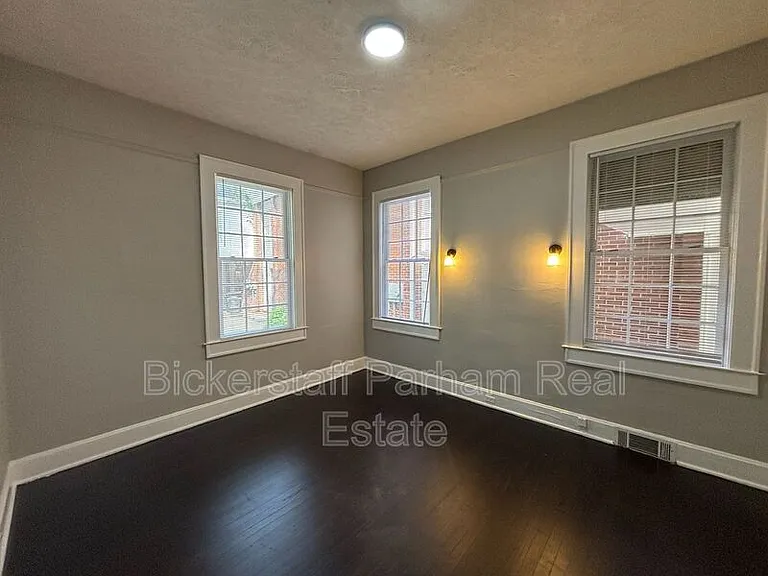 1261 Cedar Ave — Photo 13