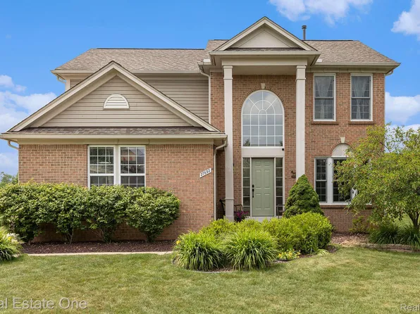 27692 Starling Ln, Flat Rock, MI 48134