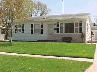 1305 Hawthorne Dr, Cedar Falls, IA 50613