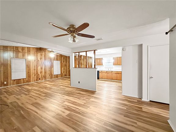 3rd image of 1142 Clare Dr