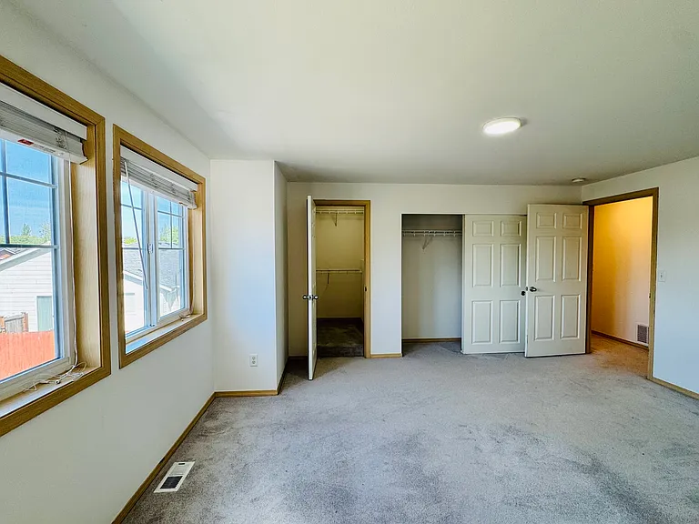 7470 Leeside Dr — Photo 16