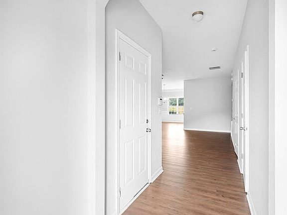 5th image of 2119 Hasel St