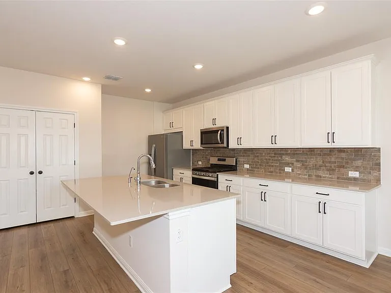 2500 Roosevelt Rd — Photo 8