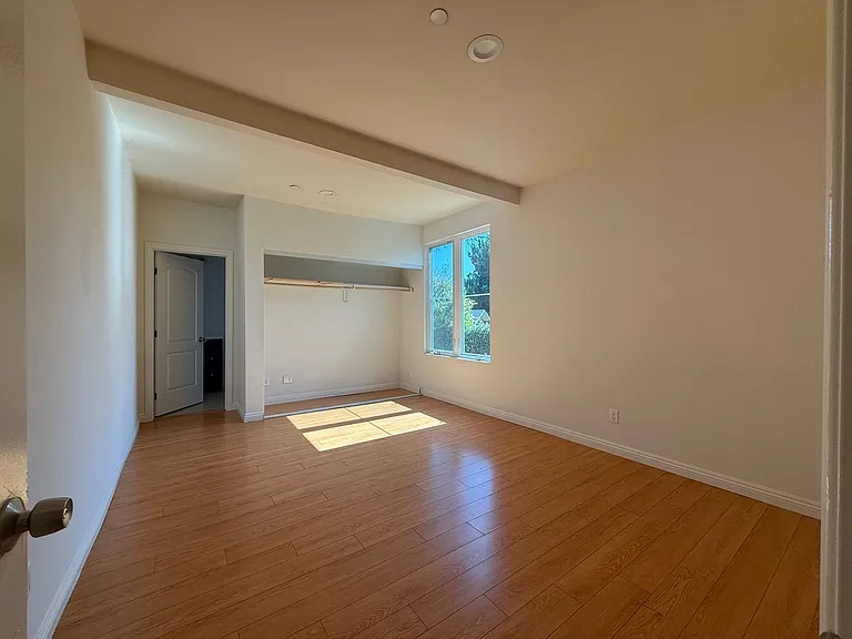 314 E Mission Rd — Photo 20