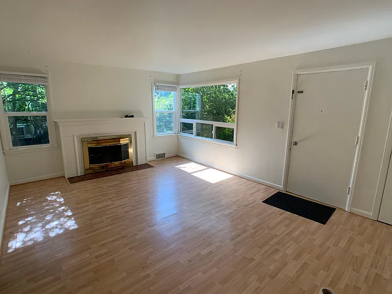 5806 40th Ave NE — Photo 5